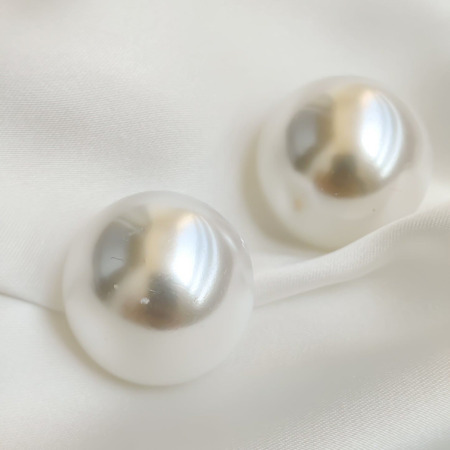 PEARL | OVERSIZED PEARL STUDS