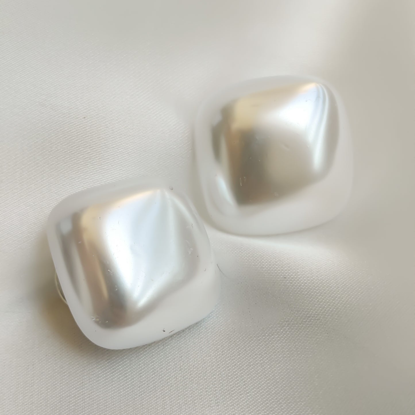 PERSA | OVERSIZED SQUARE PEARL STUDS