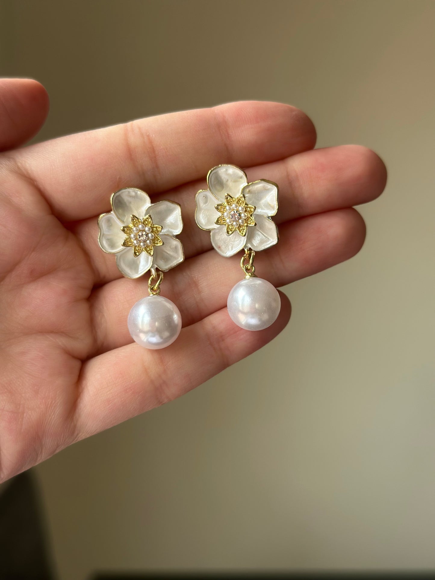 ELEA| FLOWER PEARL DROP