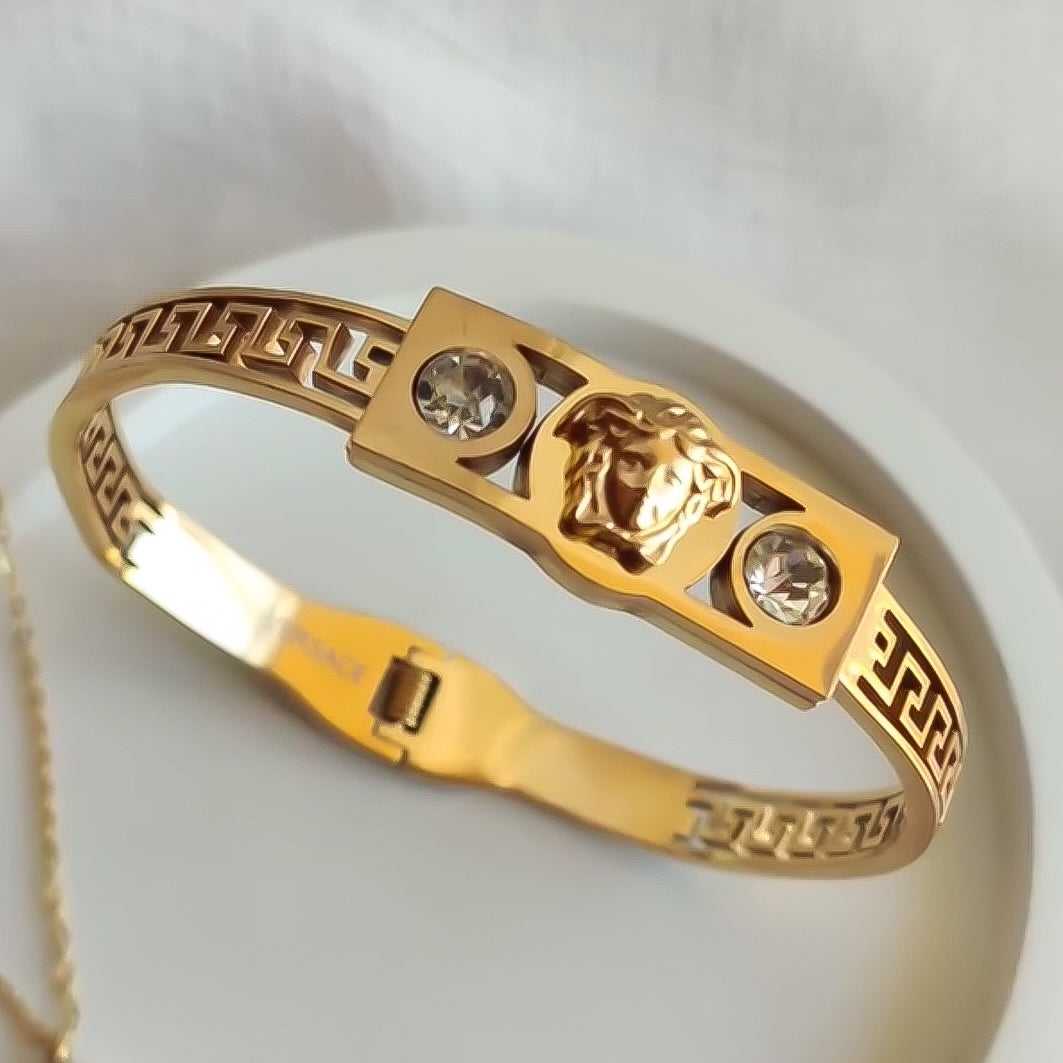 VERANDA | GOLD BANGLE