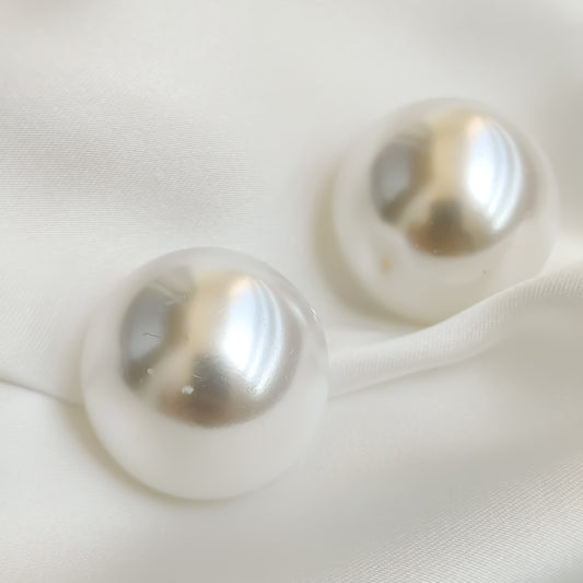 PEARL | OVERSIZED PEARL STUDS