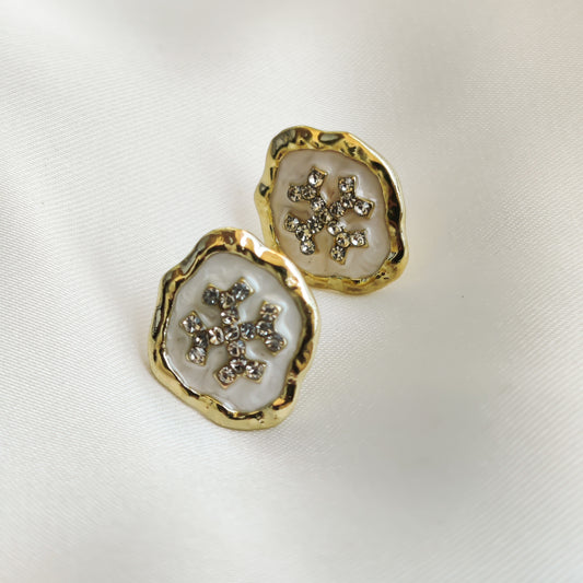 URSA | STUDS WHITE