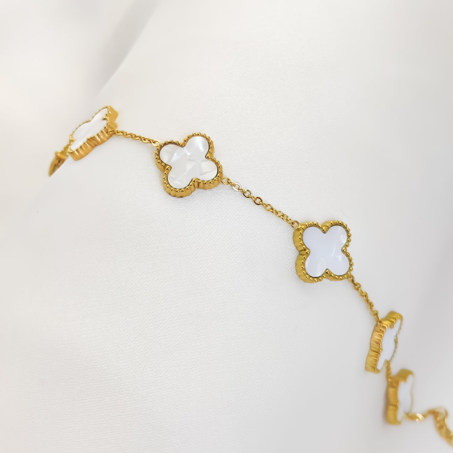 CLAIRE | CLOVER CHAIN BRACELET WHITE