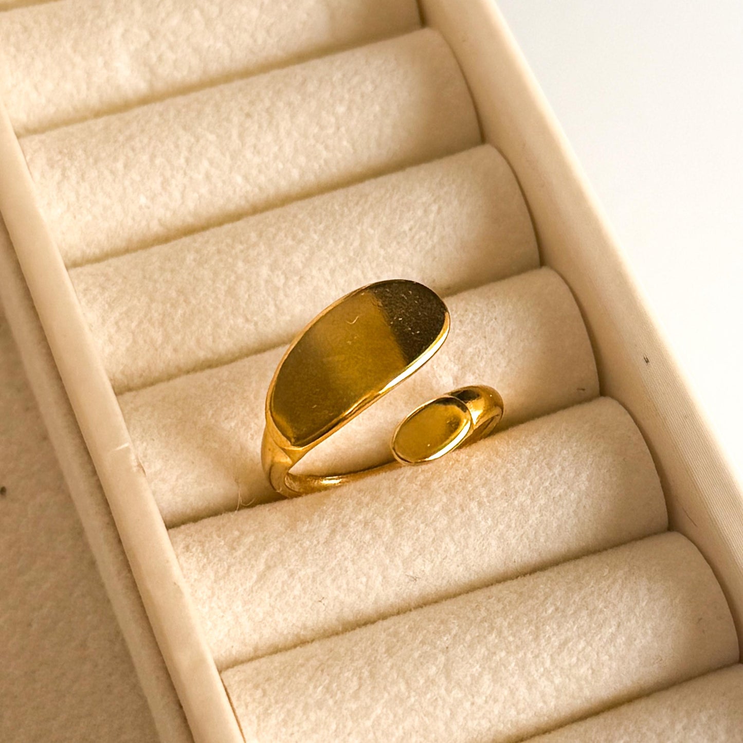 AMIA ADJUSTABLE RING
