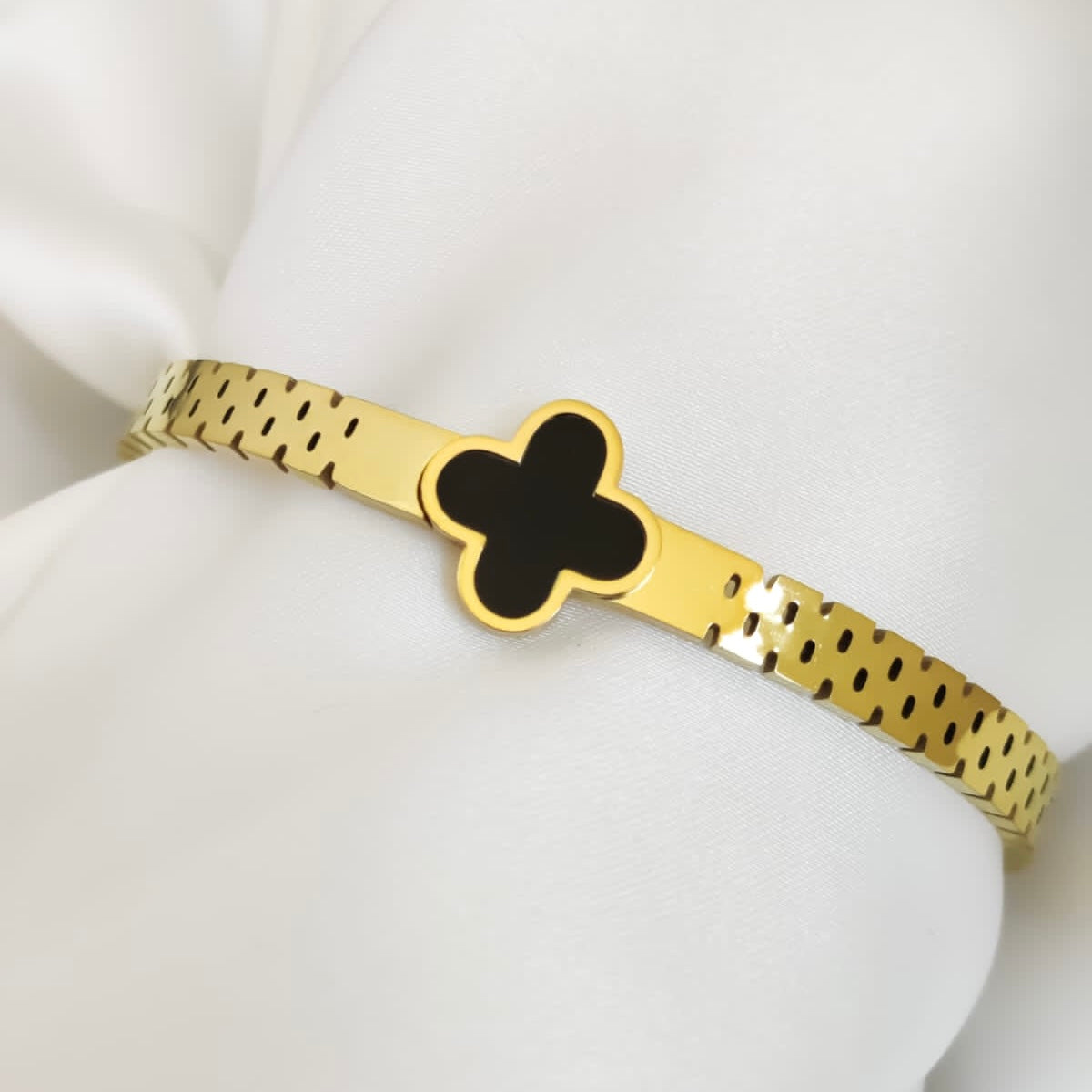 CARRIE | CLOVER WATCH STYLE BANGLE