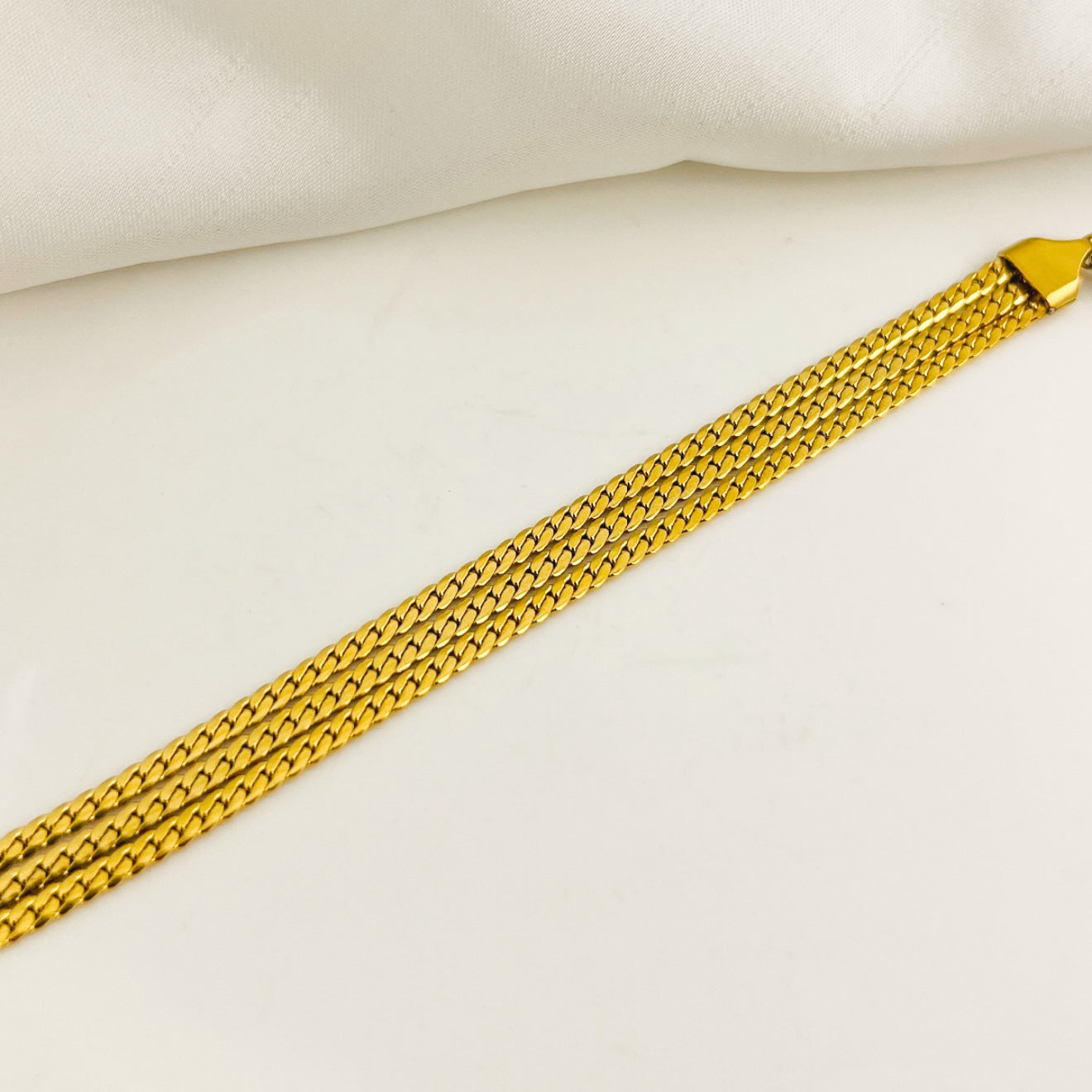 NILA | TRIPLE CHAIN BRACELET