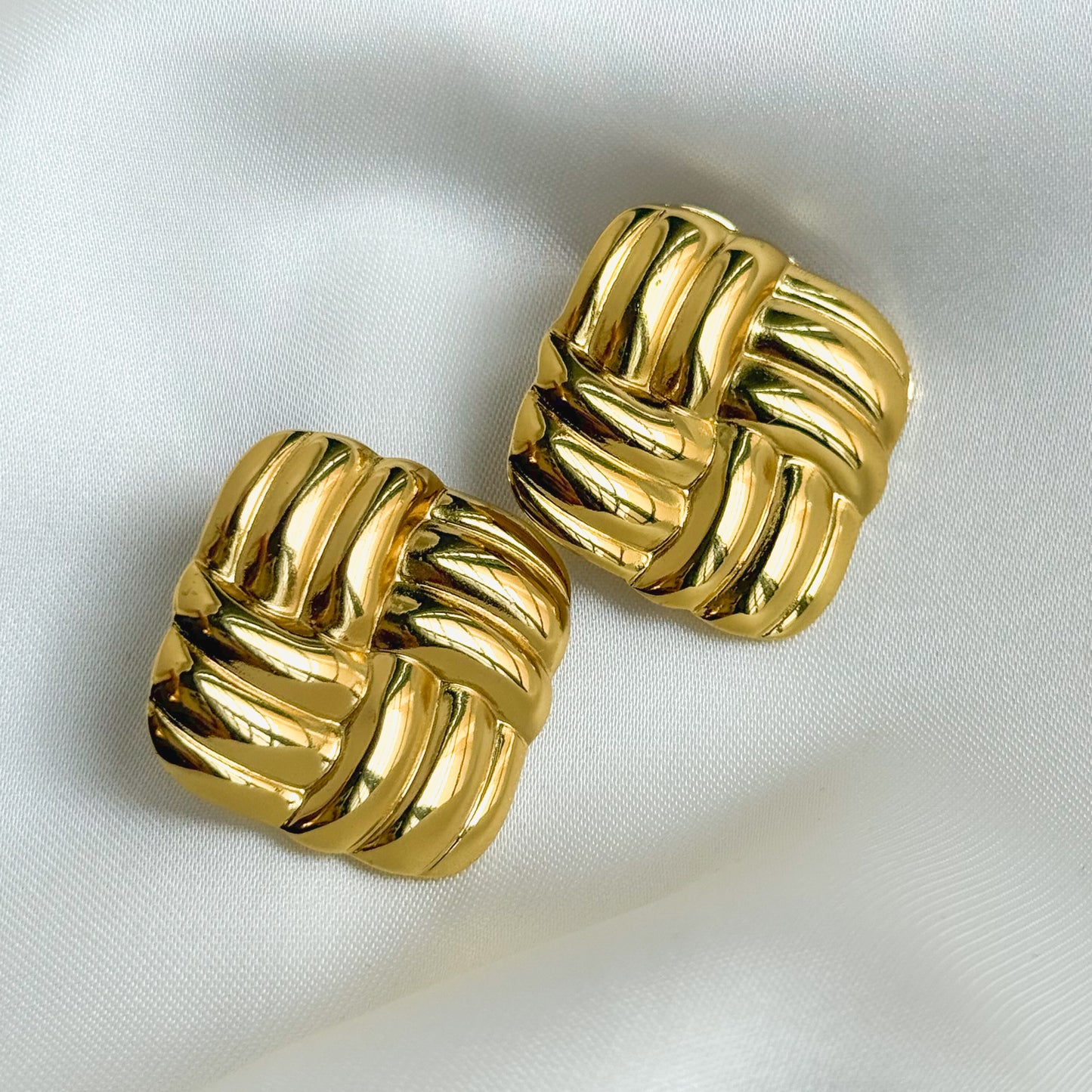 LEENA | STUDS