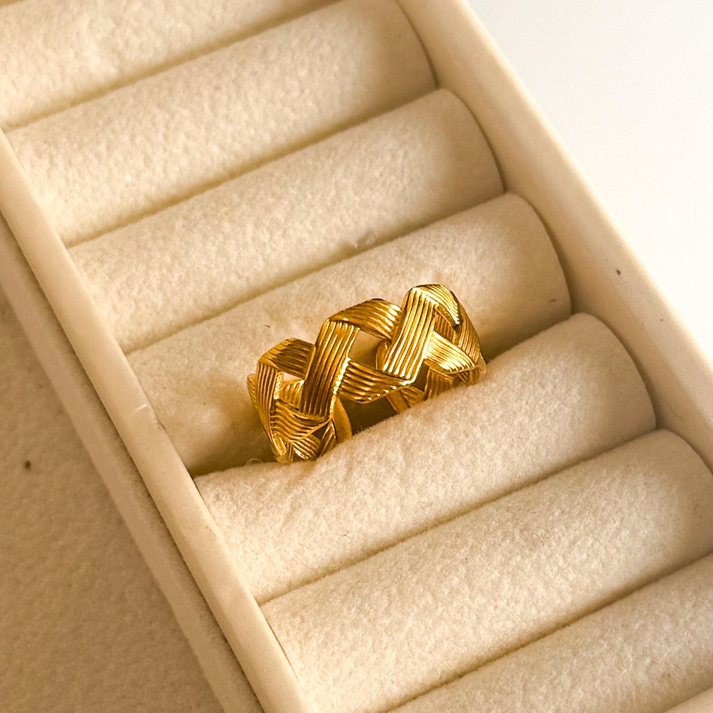 ISNA ADJUSTABLE RING