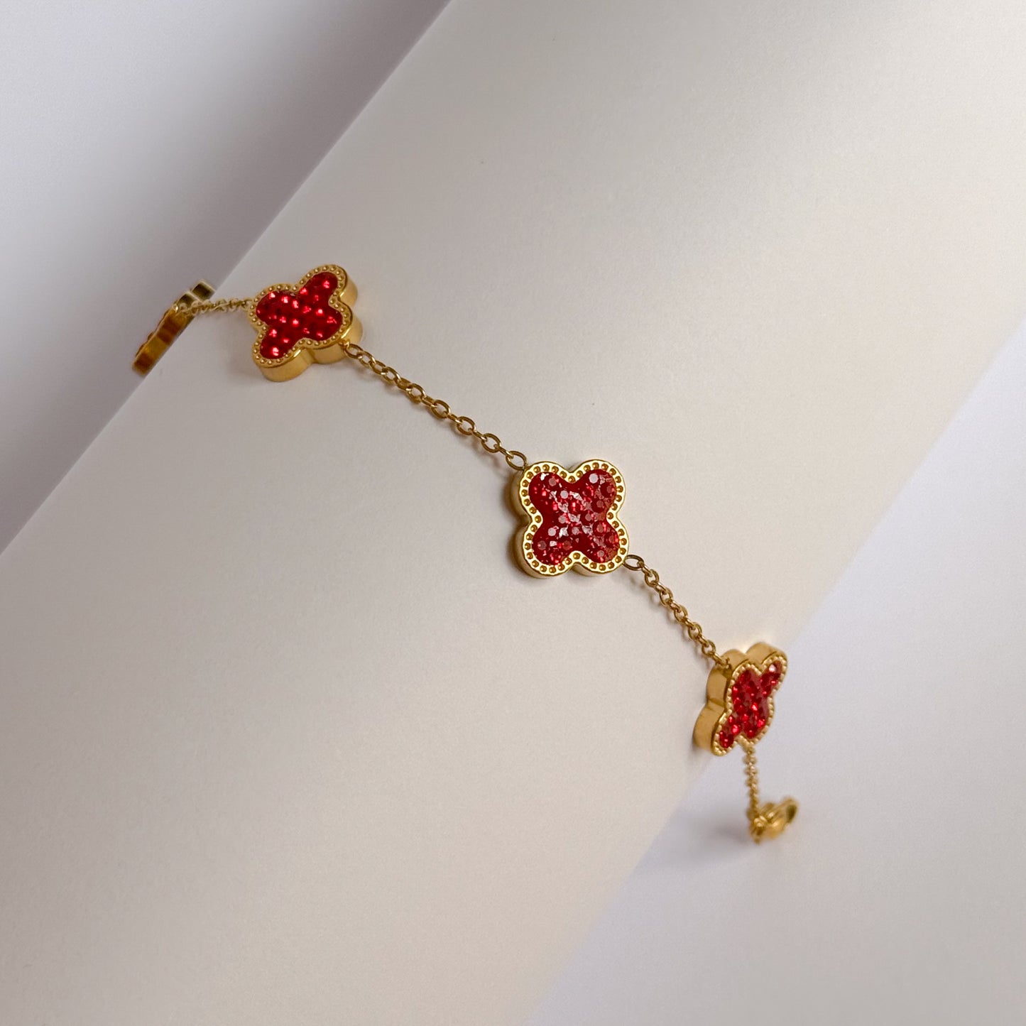 CIANA | SHIMMERY CLOVER BRACELET RED