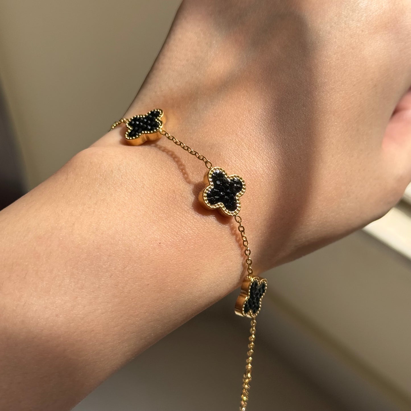 CIANA | SHIMMERY CLOVER BRACELET BLACK