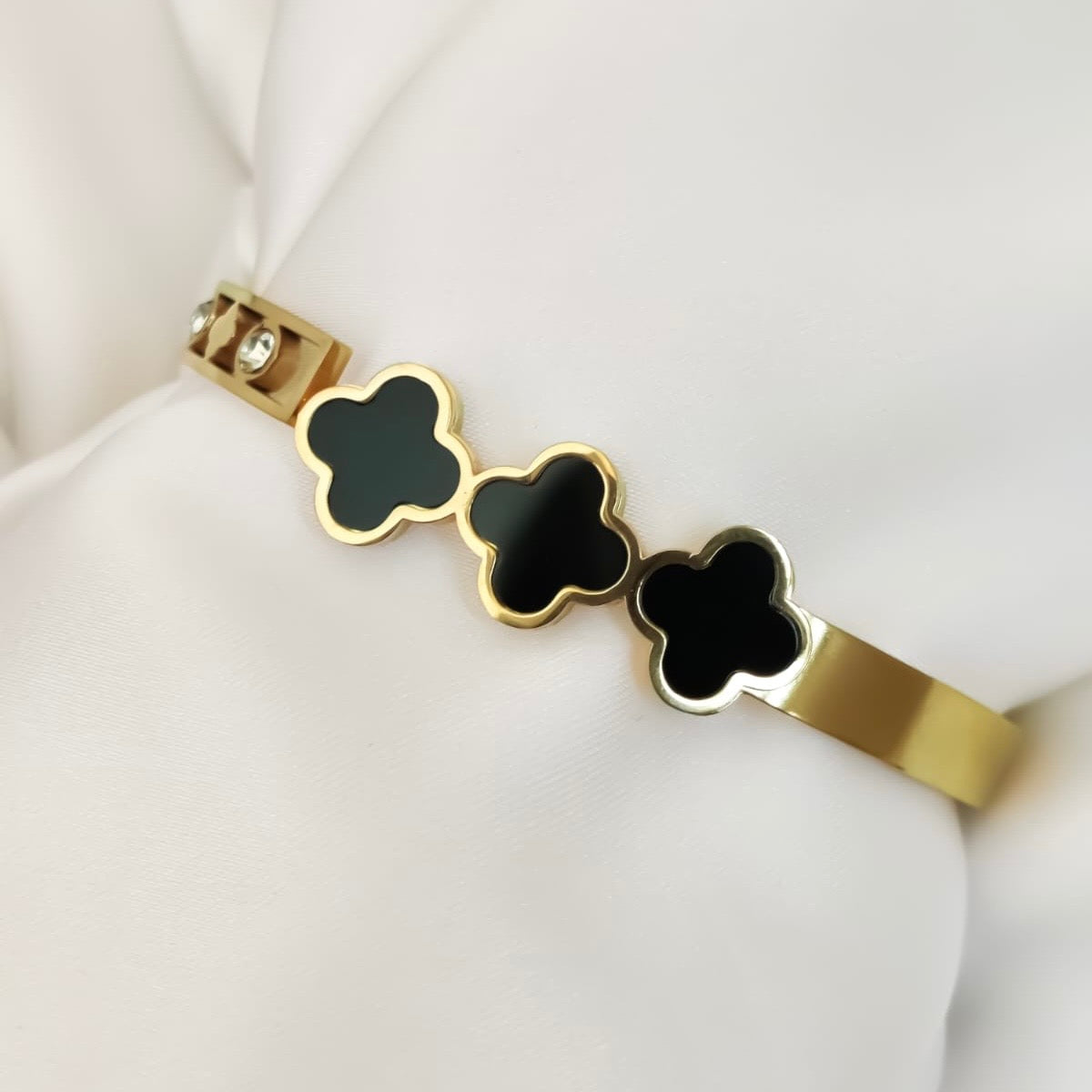 BROCHE | TRIPLE CLOVER BANGLE