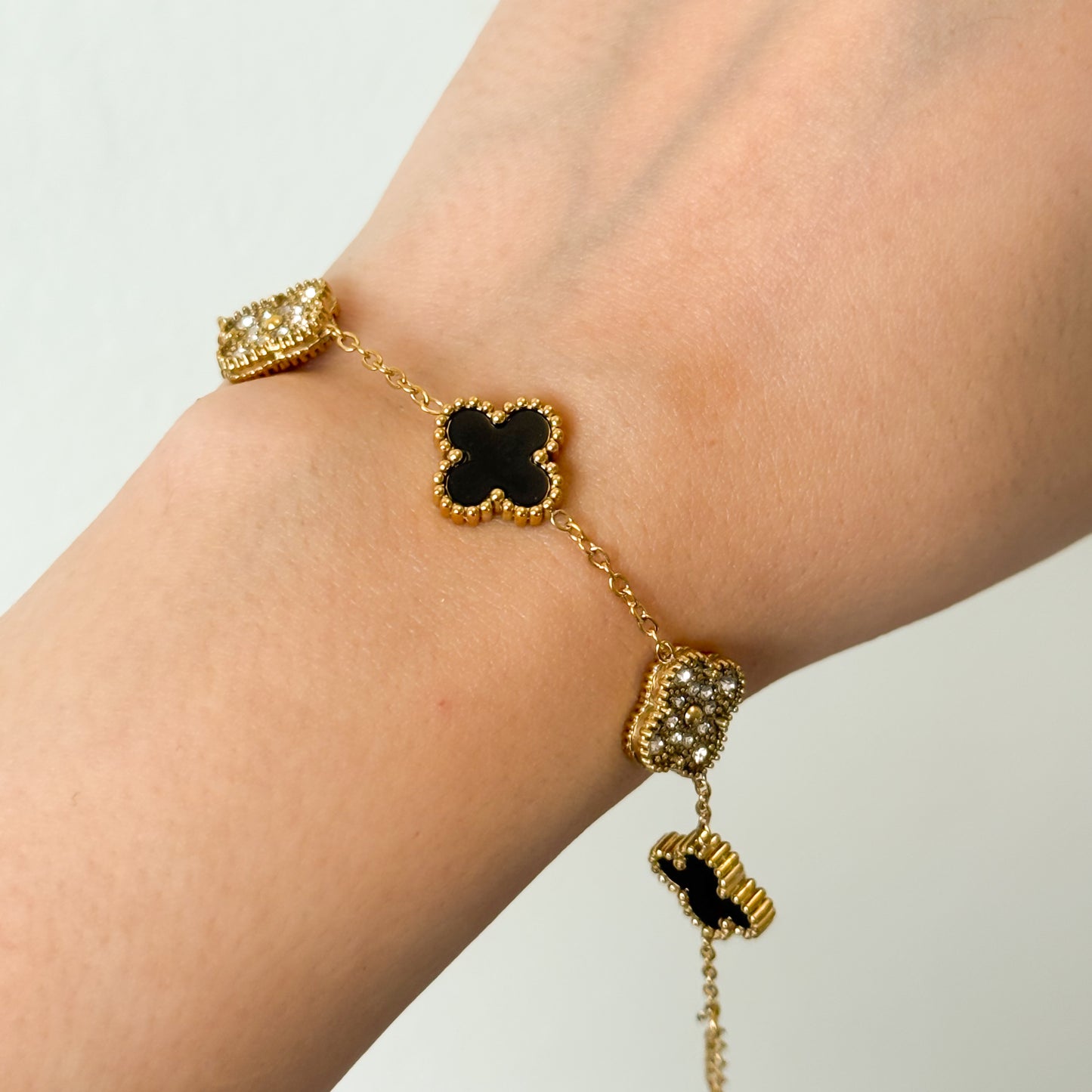 CHI | BLACK CLOVER BRACELET STONES