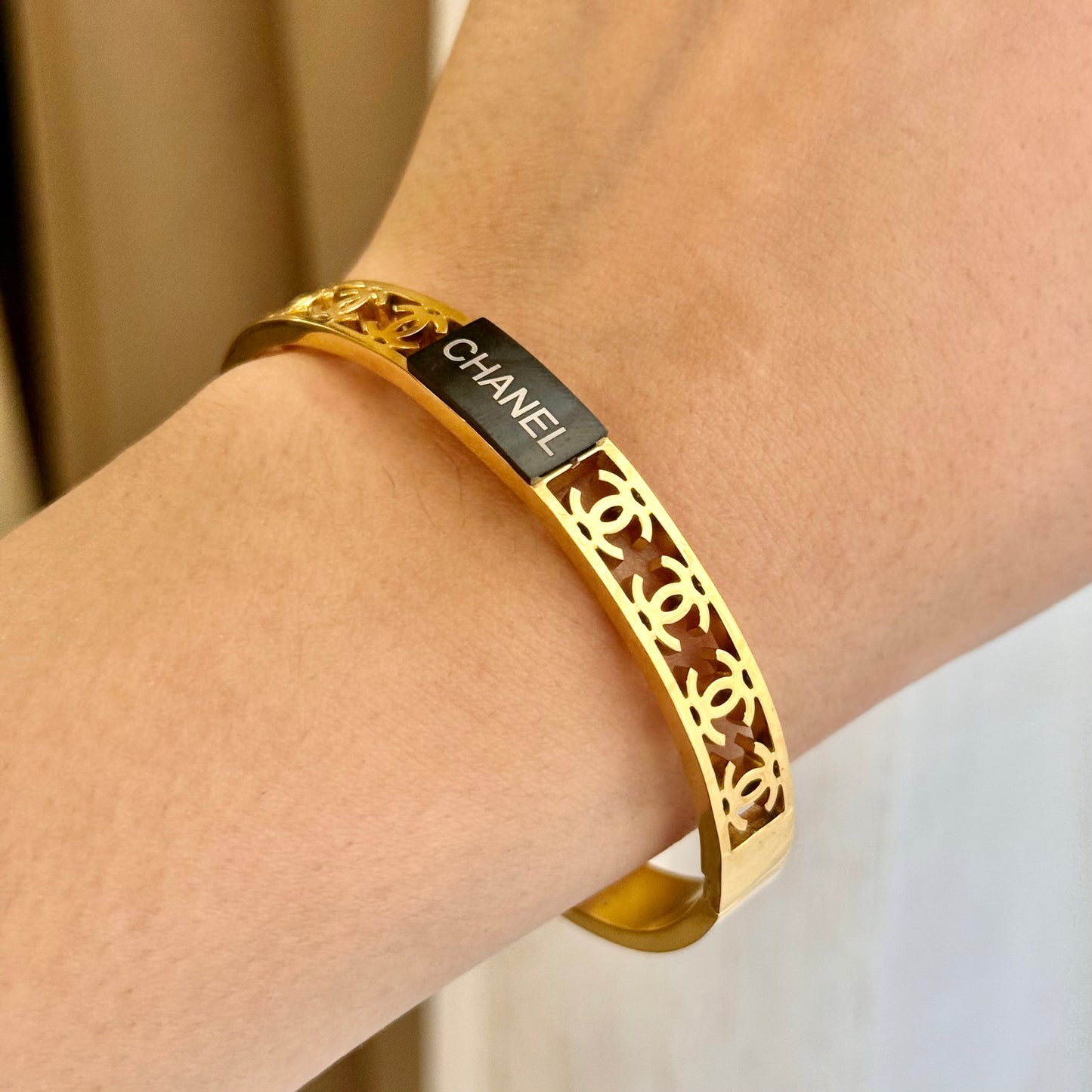 GOLD BLACK BANGLE